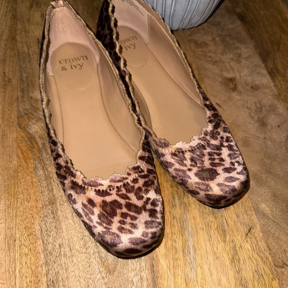 Crown & Ivy Venice Leopard Print Scallop Flats Size 7.5 - Picture 2 of 9